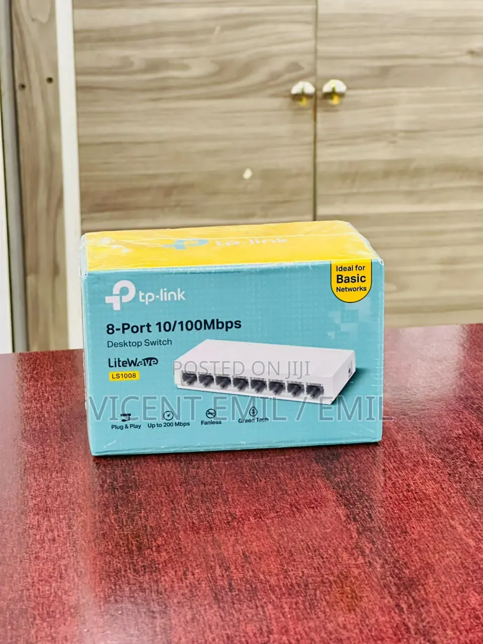 TP-Link LiteWave LS1008 8-Port Desktop Switch 01