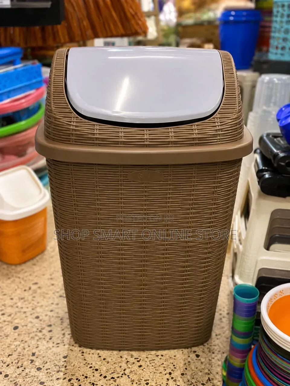 Plastic Dust Bins for Office, Home, Hotels, Bars, Restaurant