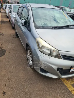 Toyota Vitz 2011 Silver
