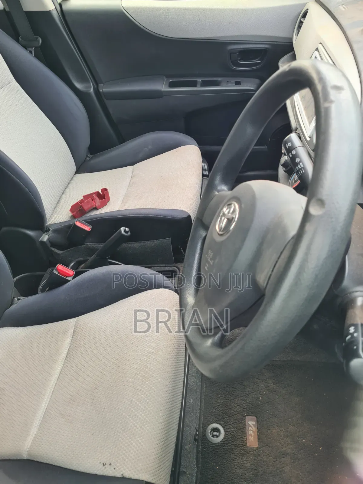 Toyota Vitz 2011 Silver