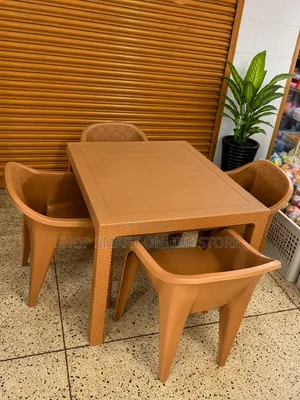 Bar and Restaurant Dining Plastic Table and Chairs
