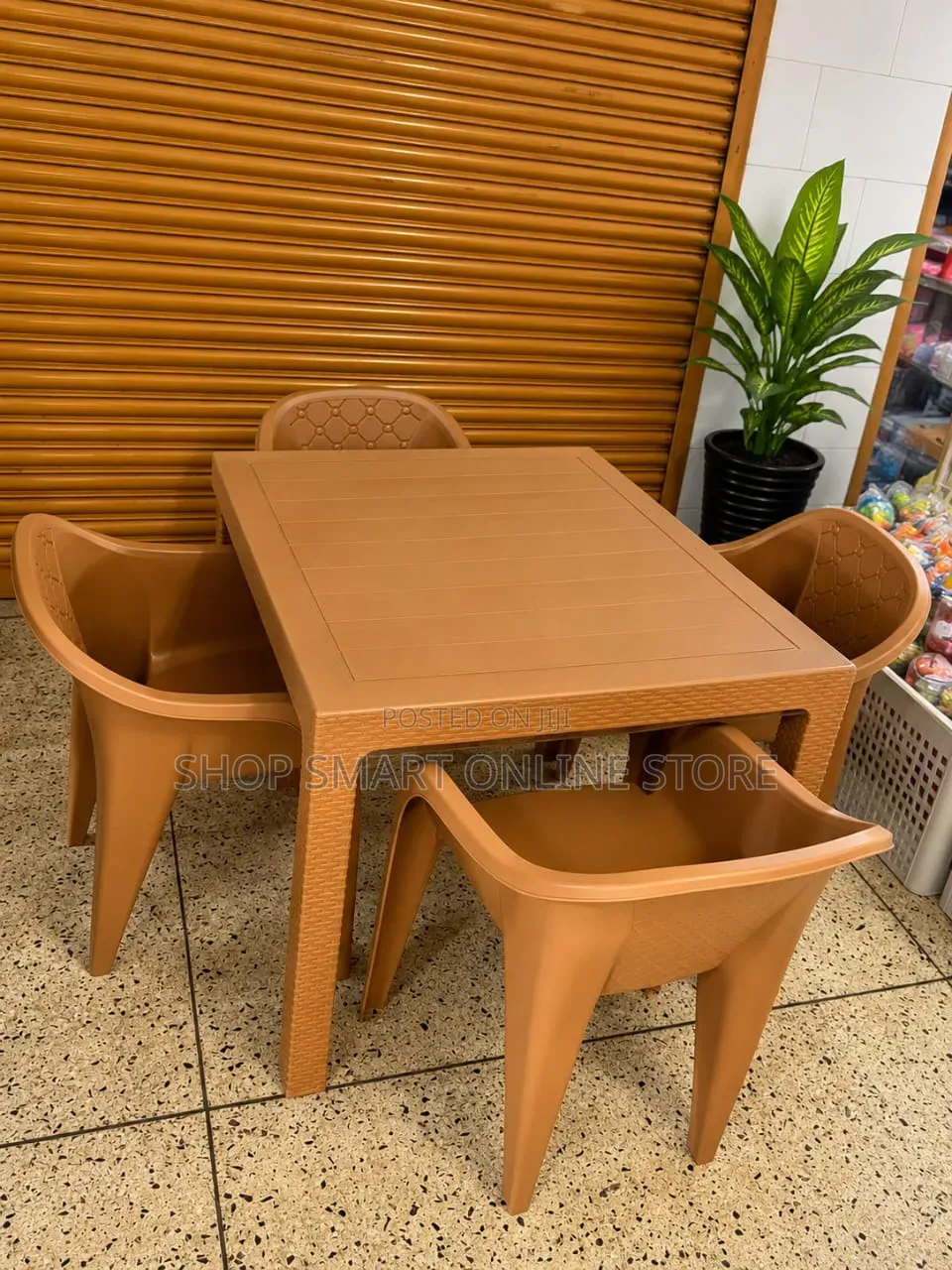 Bar and Restaurant Dining Plastic Table and Chairs