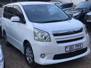 Toyota Noah 2009 White