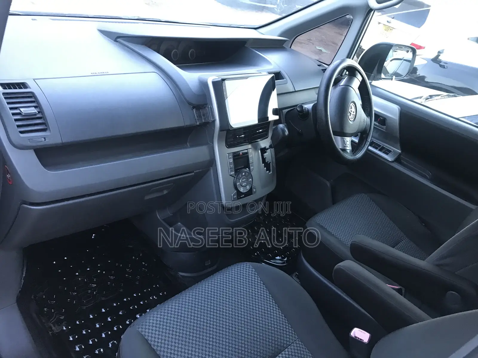 Toyota Noah 2009 White