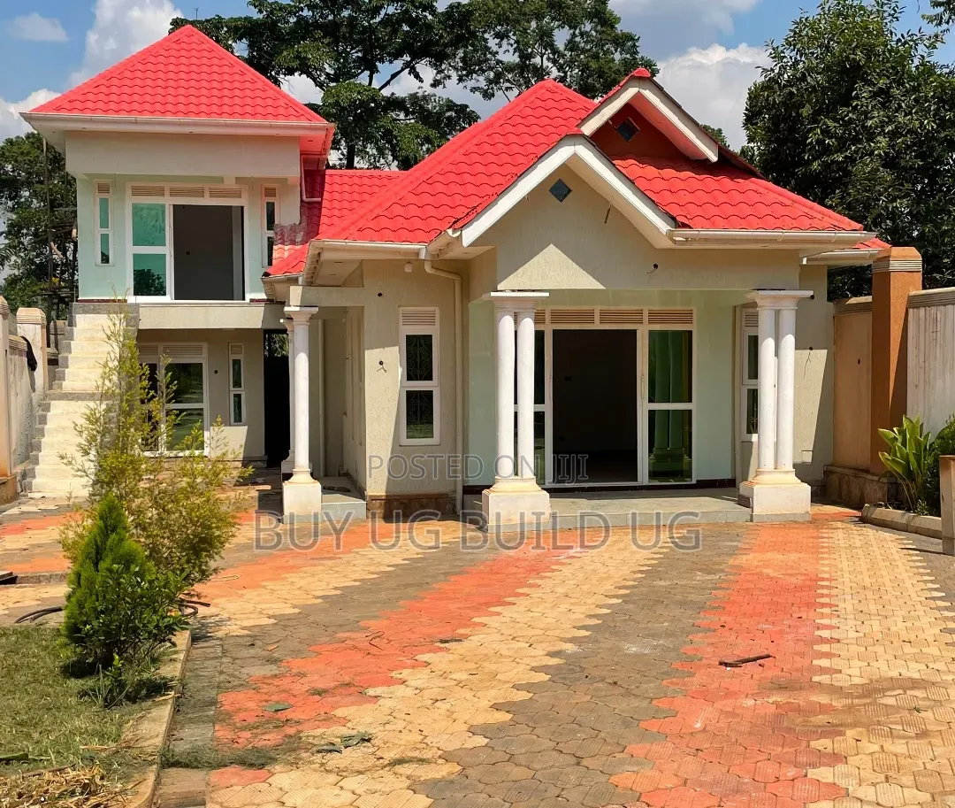 4bdrm House in Matugga Bombo Rd, Wakiso / Wakiso for sale
