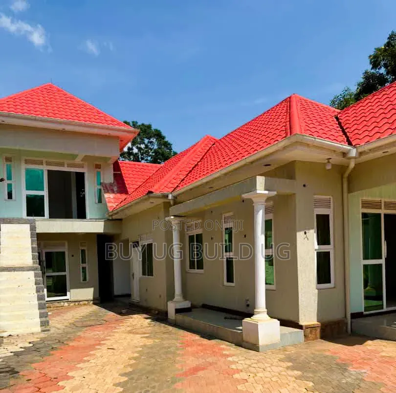 4bdrm House in Matugga Bombo Rd, Wakiso / Wakiso for sale
