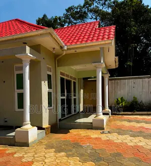 4bdrm House in Matugga Bombo Rd, Wakiso / Wakiso for sale