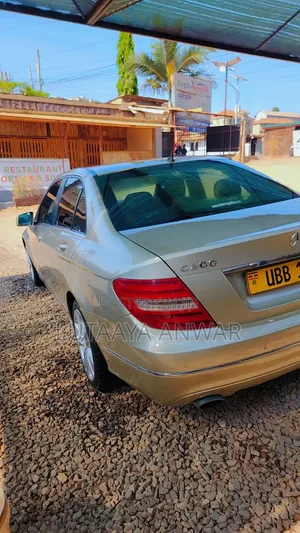 Mercedes-Benz C180 2014 Gold