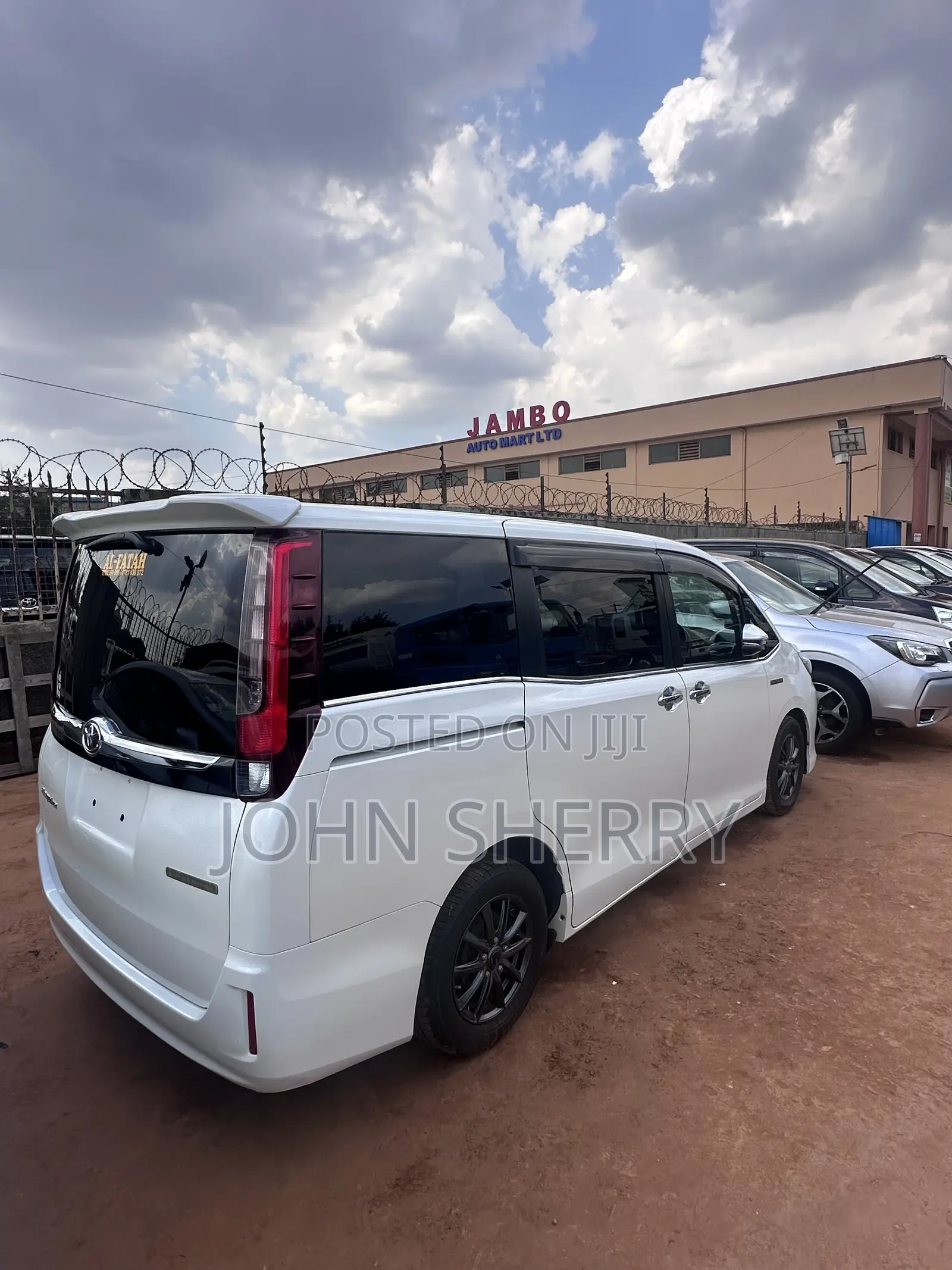 Toyota Noah 2.0 FWD (7 Seater) 2015 White