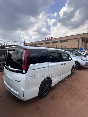 Toyota Noah 2.0 FWD (7 Seater) 2015 White