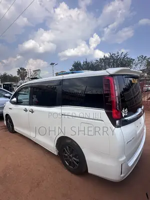 Toyota Noah 2.0 FWD (7 Seater) 2015 White