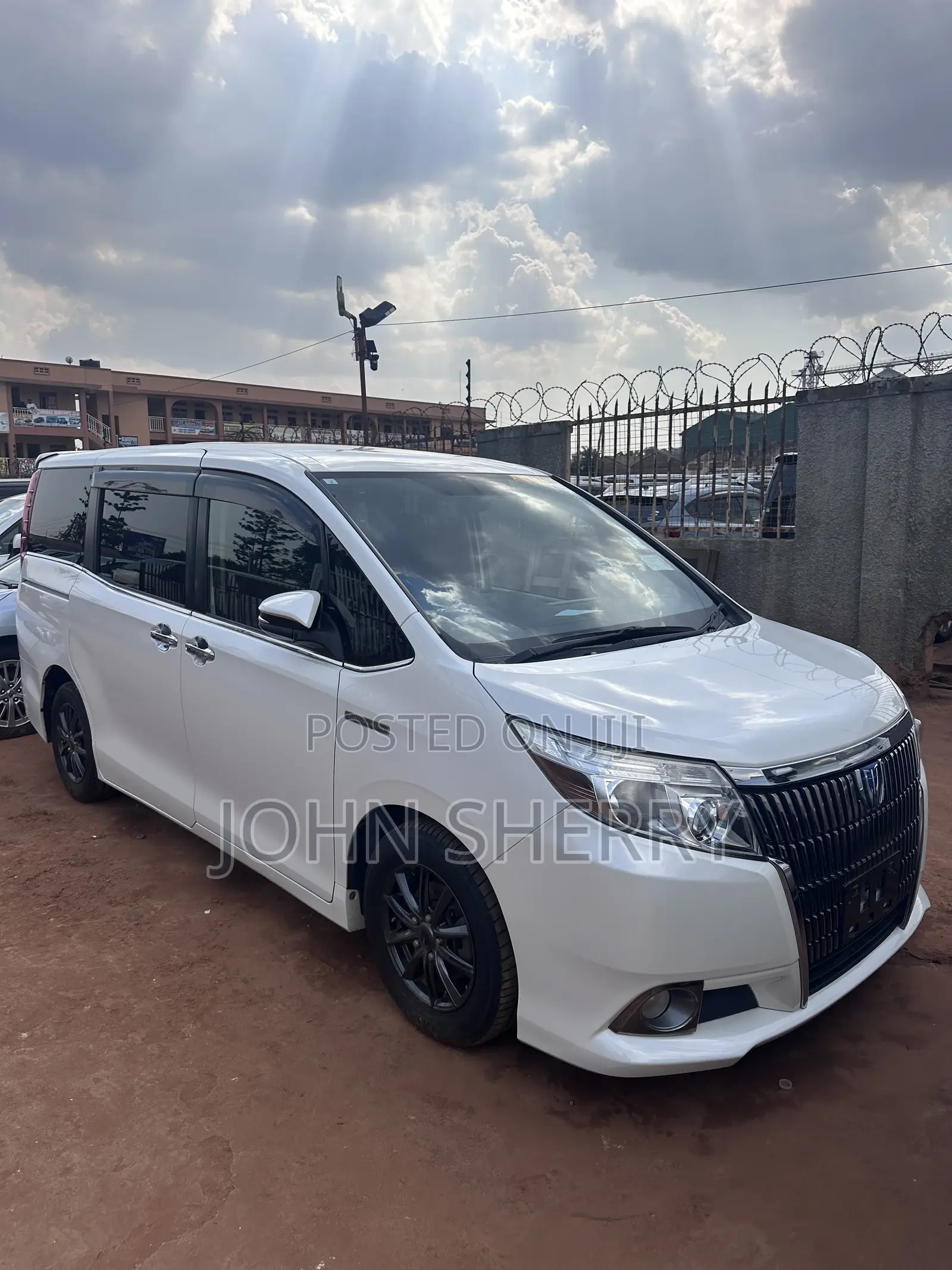 Toyota Noah 2.0 FWD (7 Seater) 2015 White