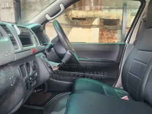 Toyota HiAce 2010 White