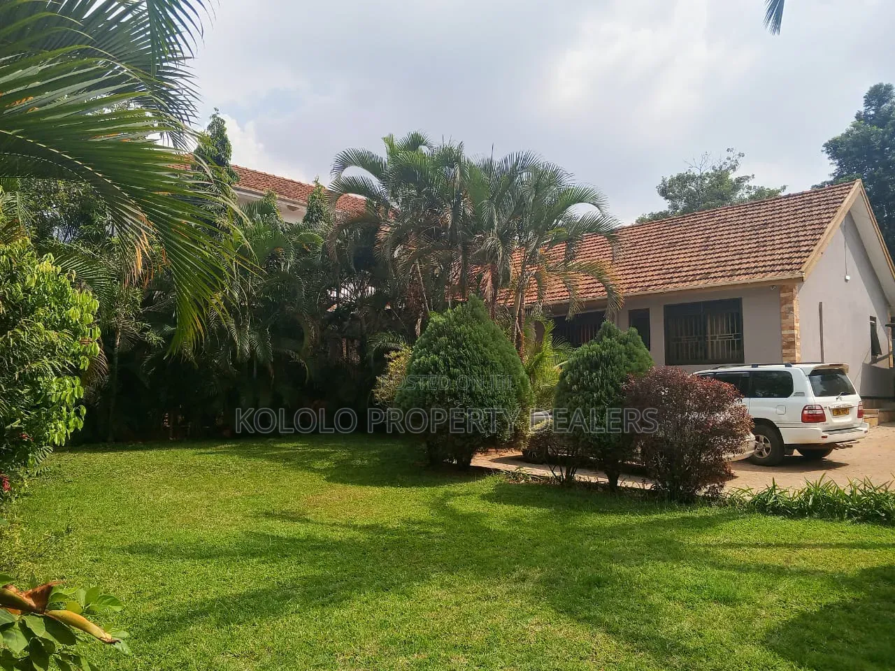 5bdrm House in Munyonyo, Central Division for sale