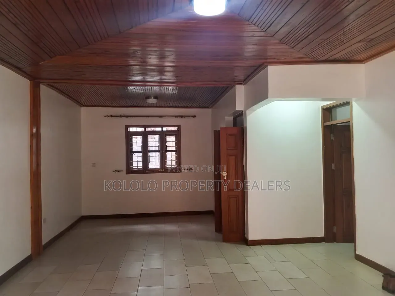 5bdrm House in Munyonyo, Central Division for sale