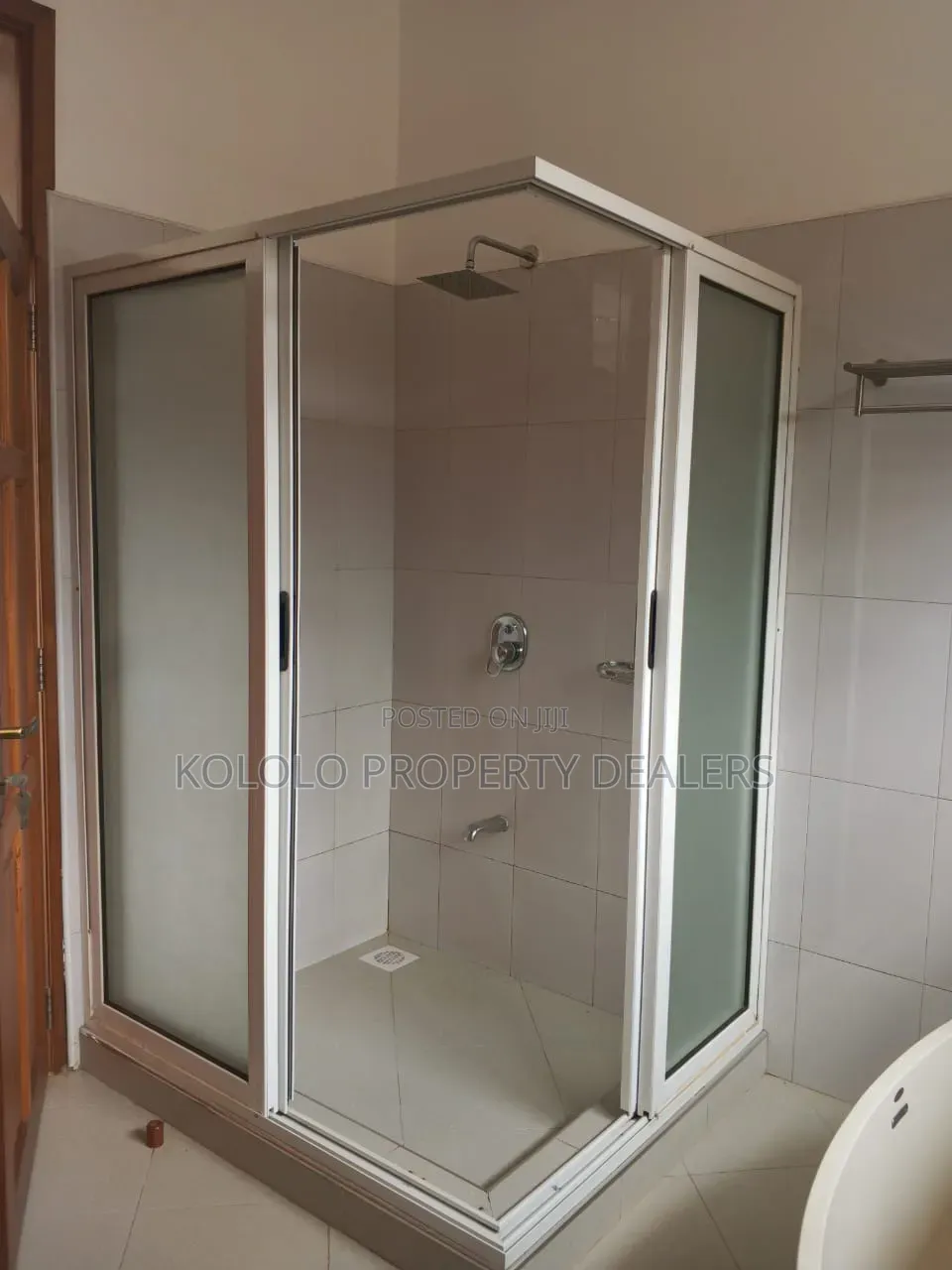 5bdrm House in Munyonyo, Central Division for sale