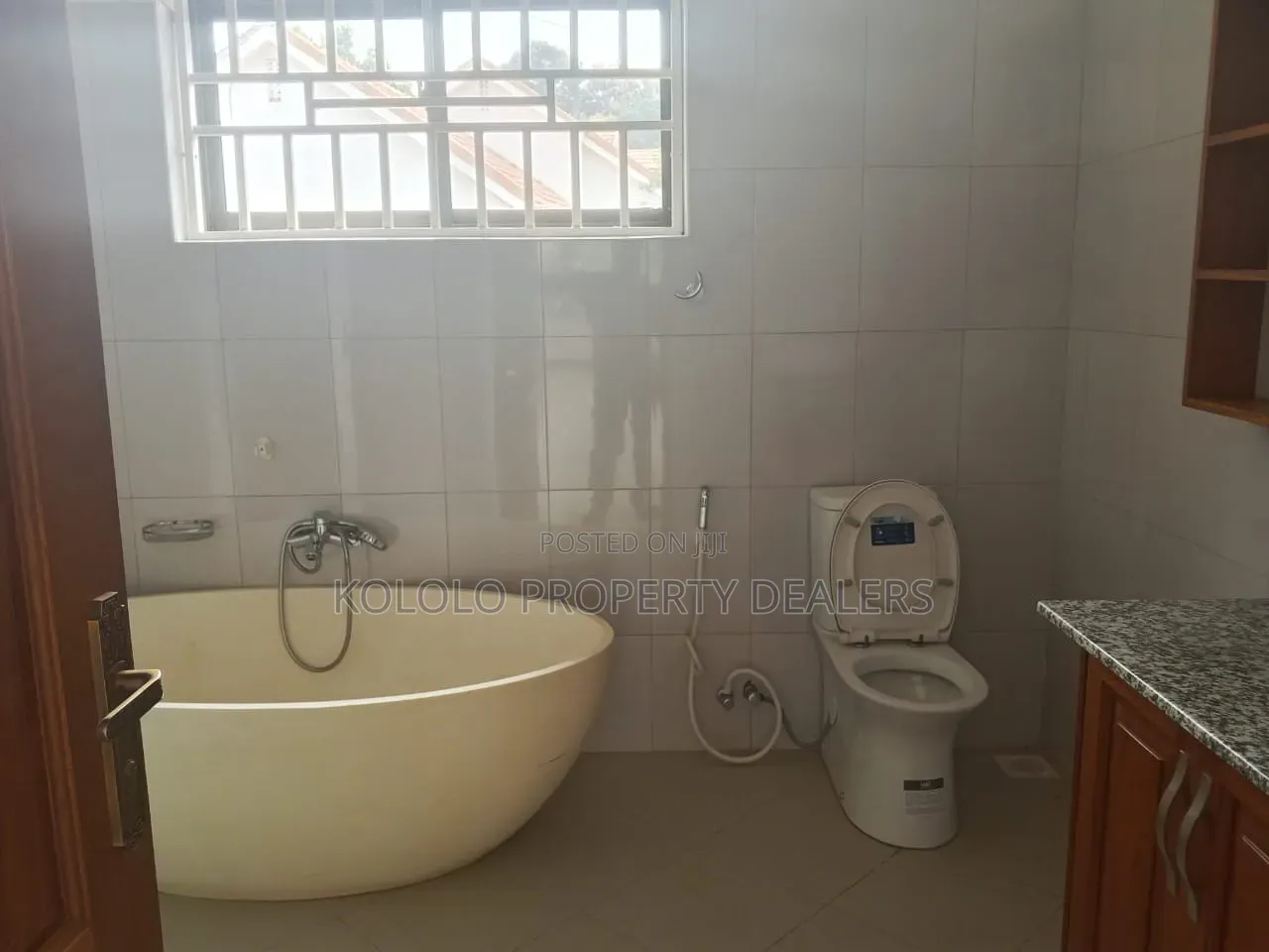 5bdrm House in Munyonyo, Central Division for sale