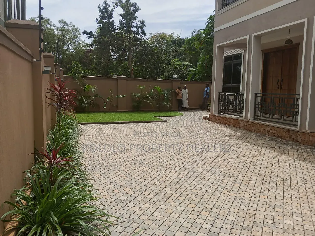 5bdrm House in Munyonyo, Central Division for sale