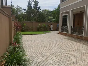 5bdrm House in Munyonyo, Central Division for sale