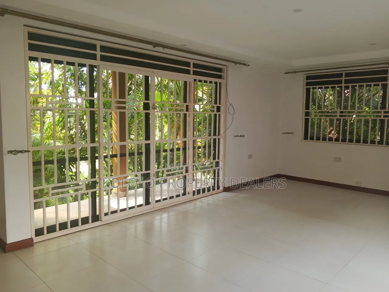 5bdrm House in Munyonyo, Central Division for sale