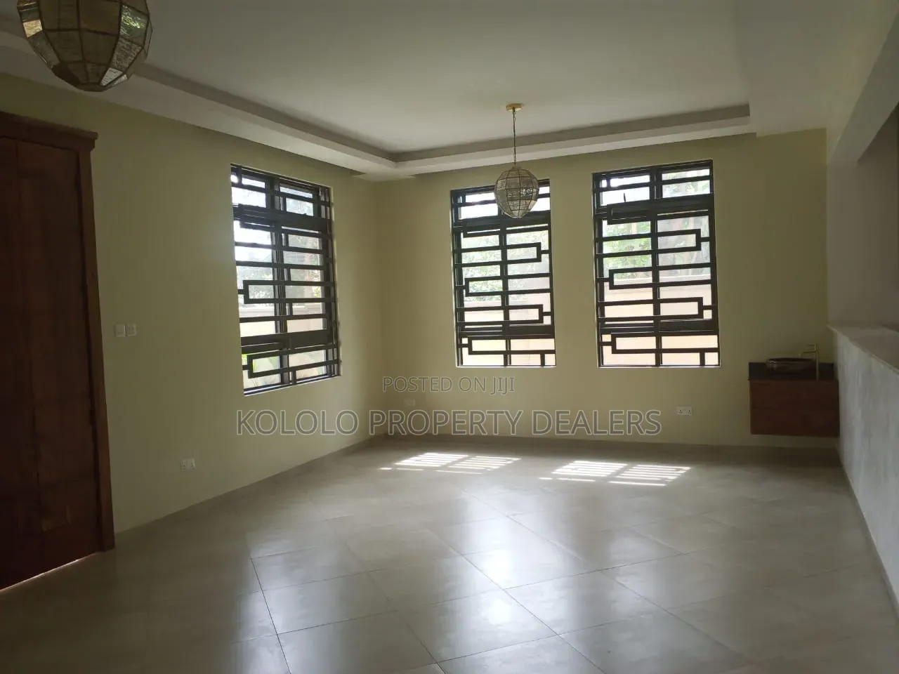5bdrm House in Munyonyo, Central Division for sale