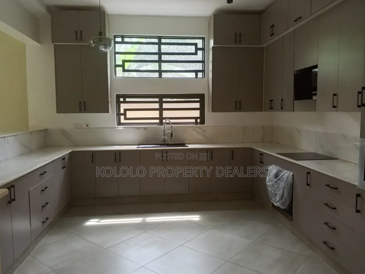 5bdrm House in Munyonyo, Central Division for sale