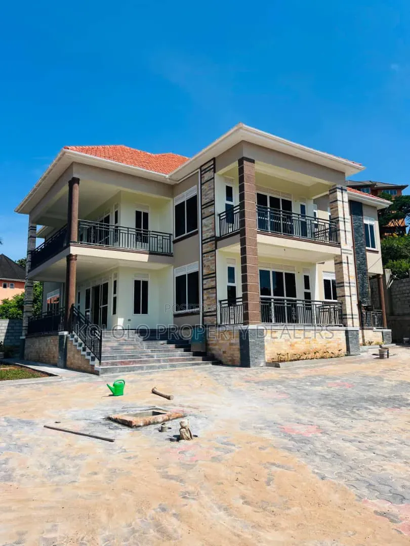 6bdrm Duplex in Bwebajja, Central Division for sale