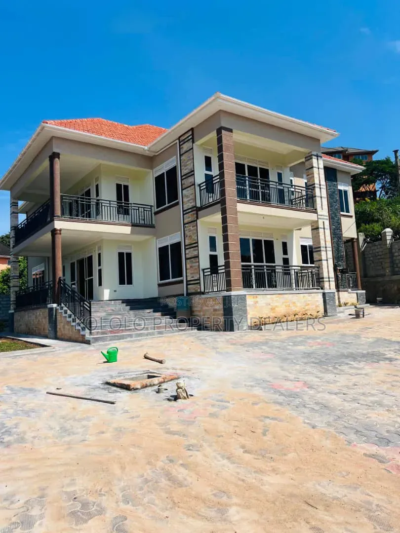 6bdrm Duplex in Bwebajja, Central Division for sale