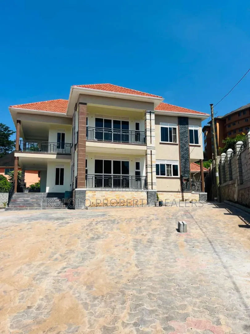 6bdrm Duplex in Bwebajja, Central Division for sale
