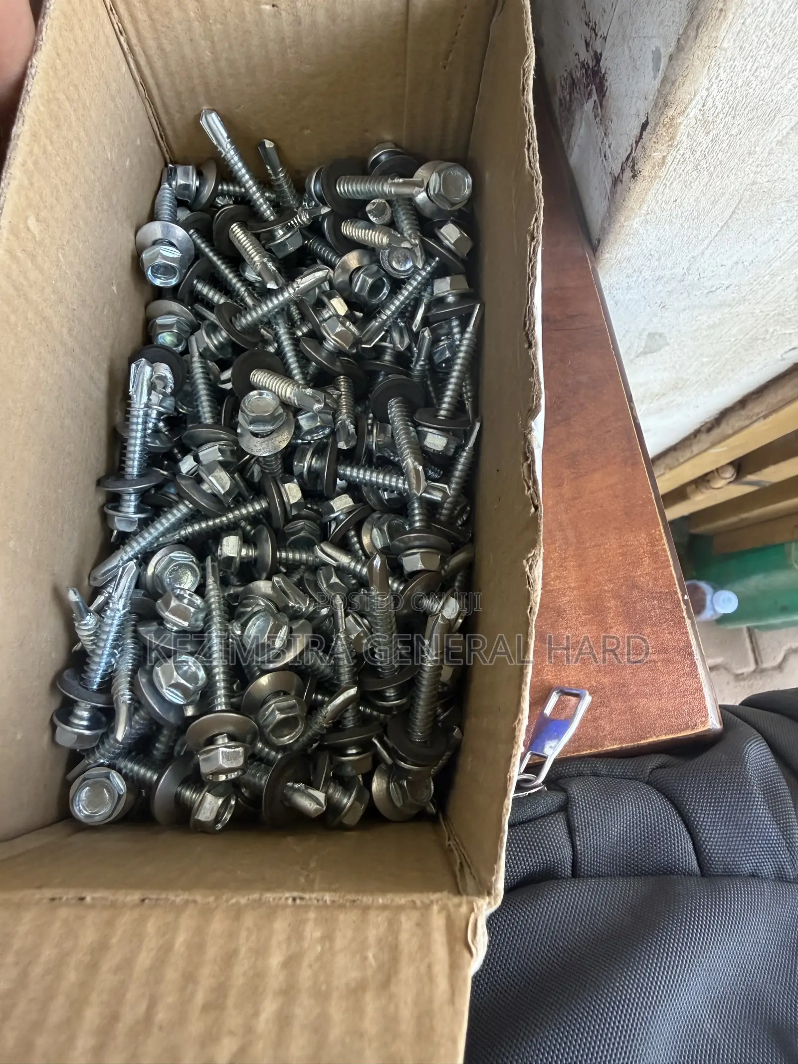 Self Driving Screws