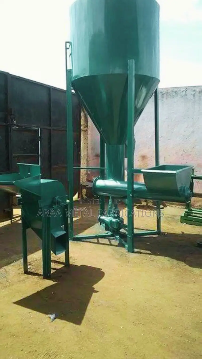 Poultry Feed Mixer (Self Loader) – Heavy Duty 1200kg