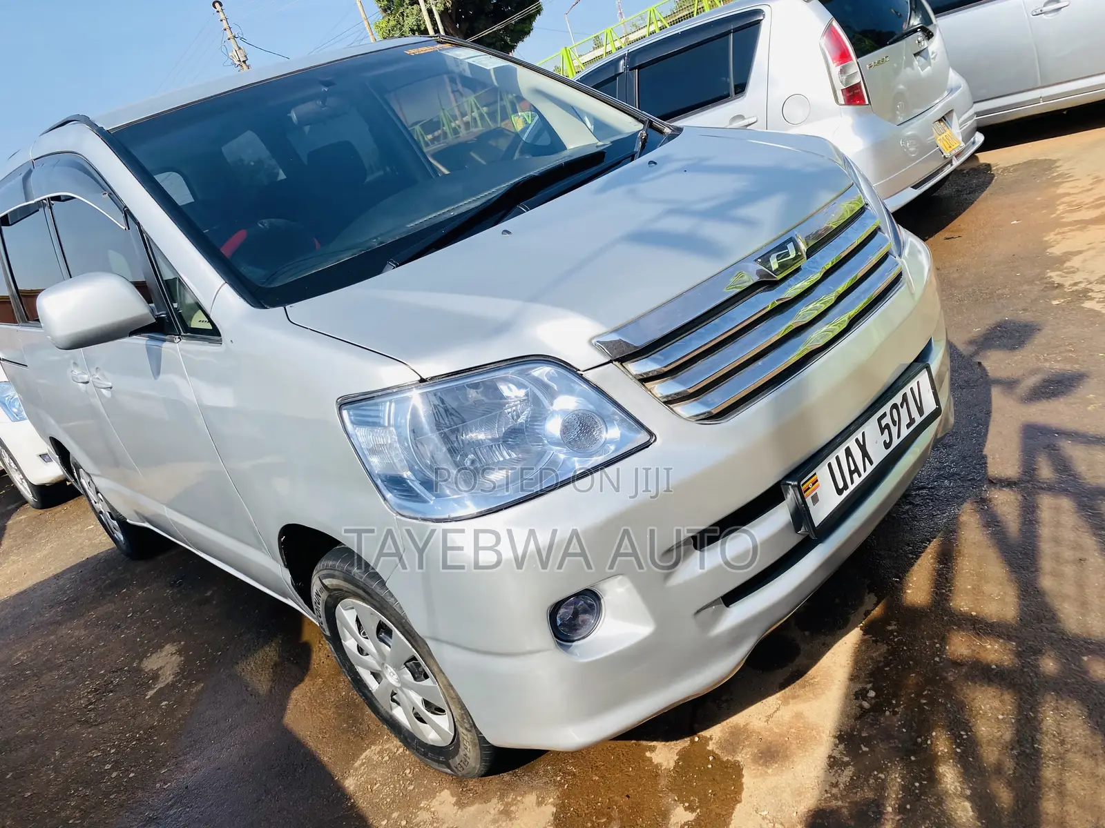 Toyota Noah 2.0 FWD (8 Seater) 2004