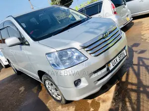 Toyota Noah 2.0 FWD (8 Seater) 2004