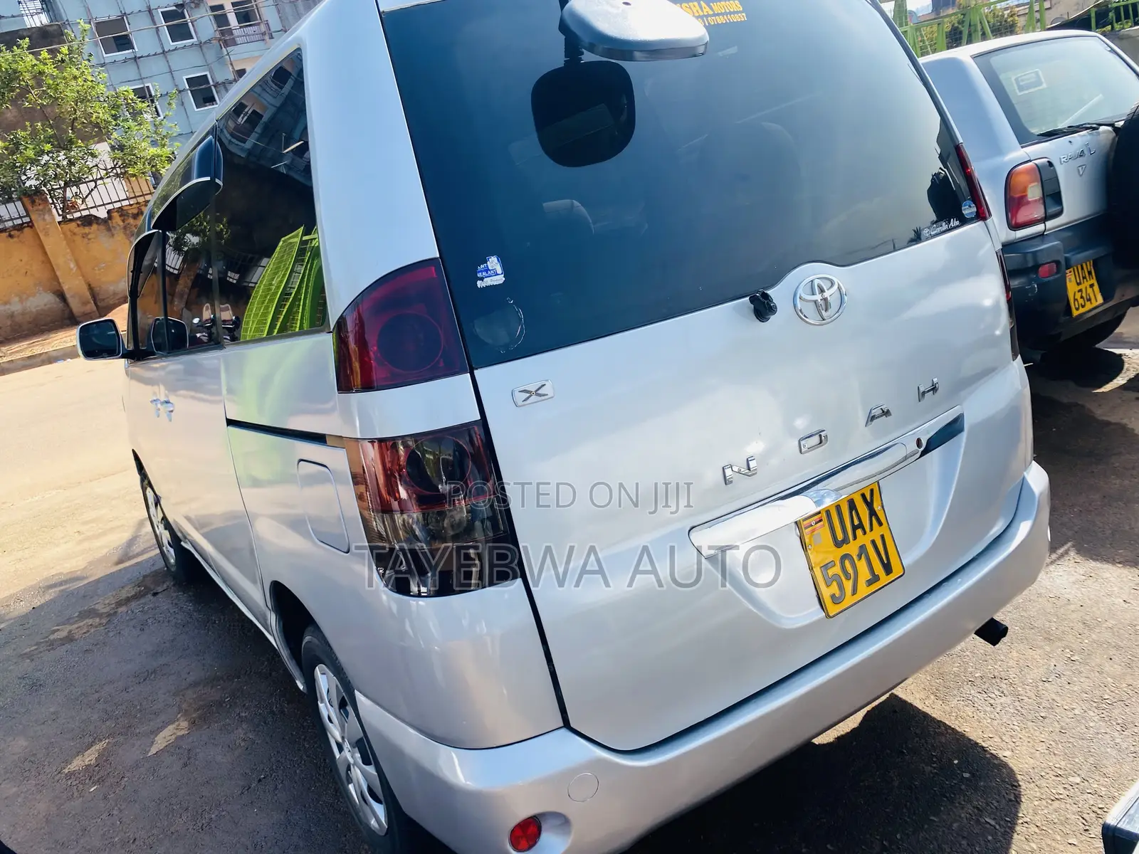 Toyota Noah 2.0 FWD (8 Seater) 2004