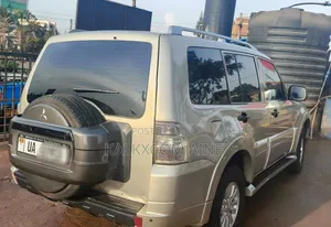 Mitsubishi Pajero 2010 Gold