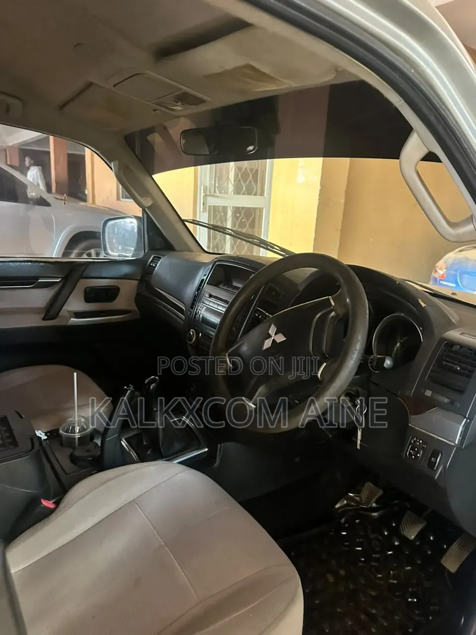 Mitsubishi Pajero 2010 Gold