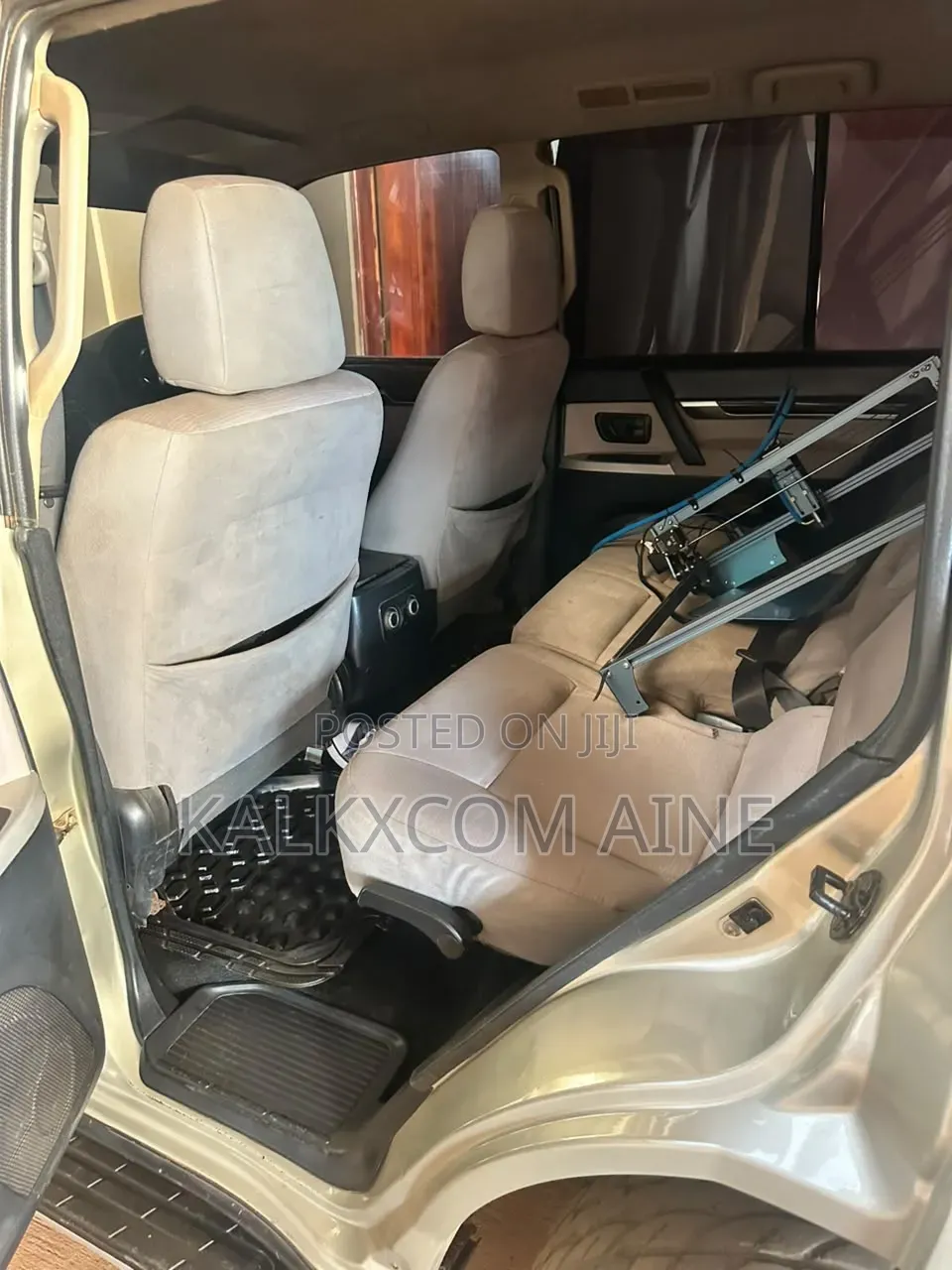 Mitsubishi Pajero 2010 Gold