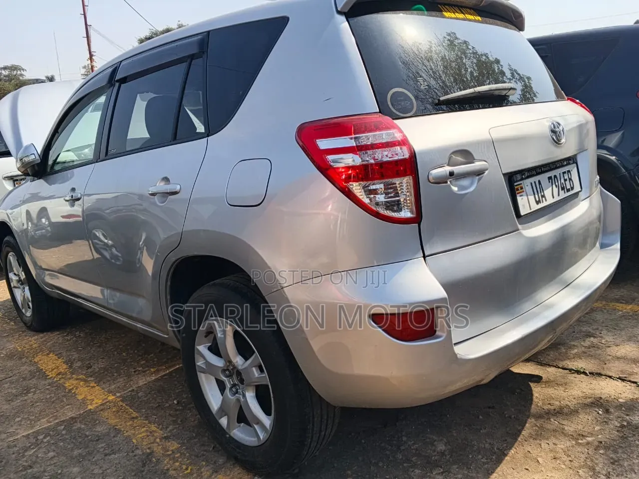 Toyota RAV4 2011 Silver