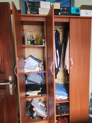 Wardrobe : Freestanding