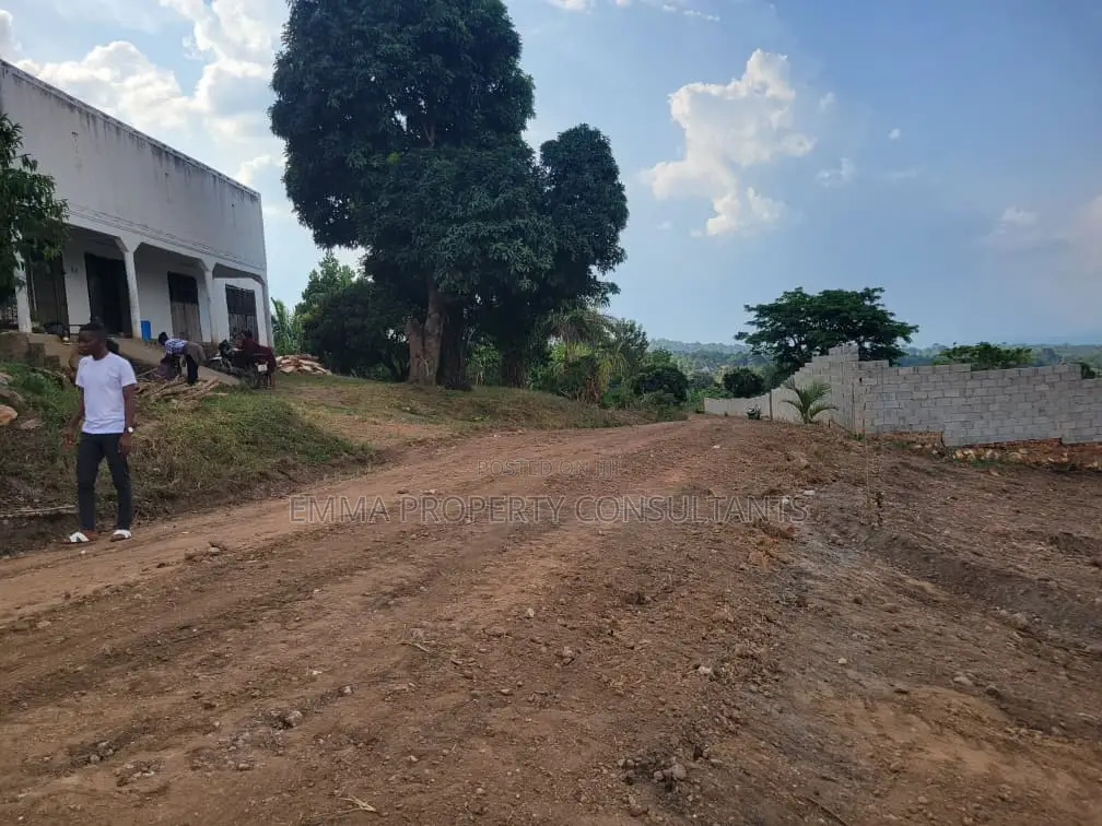 *Namayumba-Busamba Estate 100by50fts at 10m Private Mailoland Title*