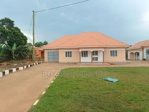 4bdrm Bungalow in Seeta Namilyango Rd, Goma for sale