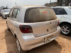 Toyota Vitz 2009 Silver