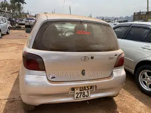 Toyota Vitz 2009 Silver