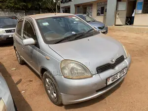 Toyota Vitz 2009 Silver