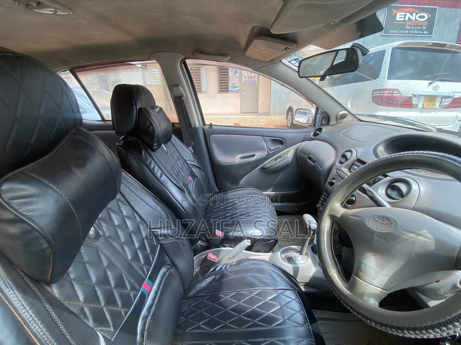Toyota Vitz 2009 Silver
