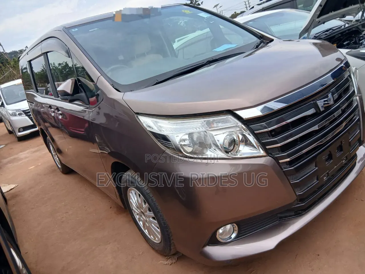 Toyota Noah 2.0 AWD (8 Seater) 2016 Gray