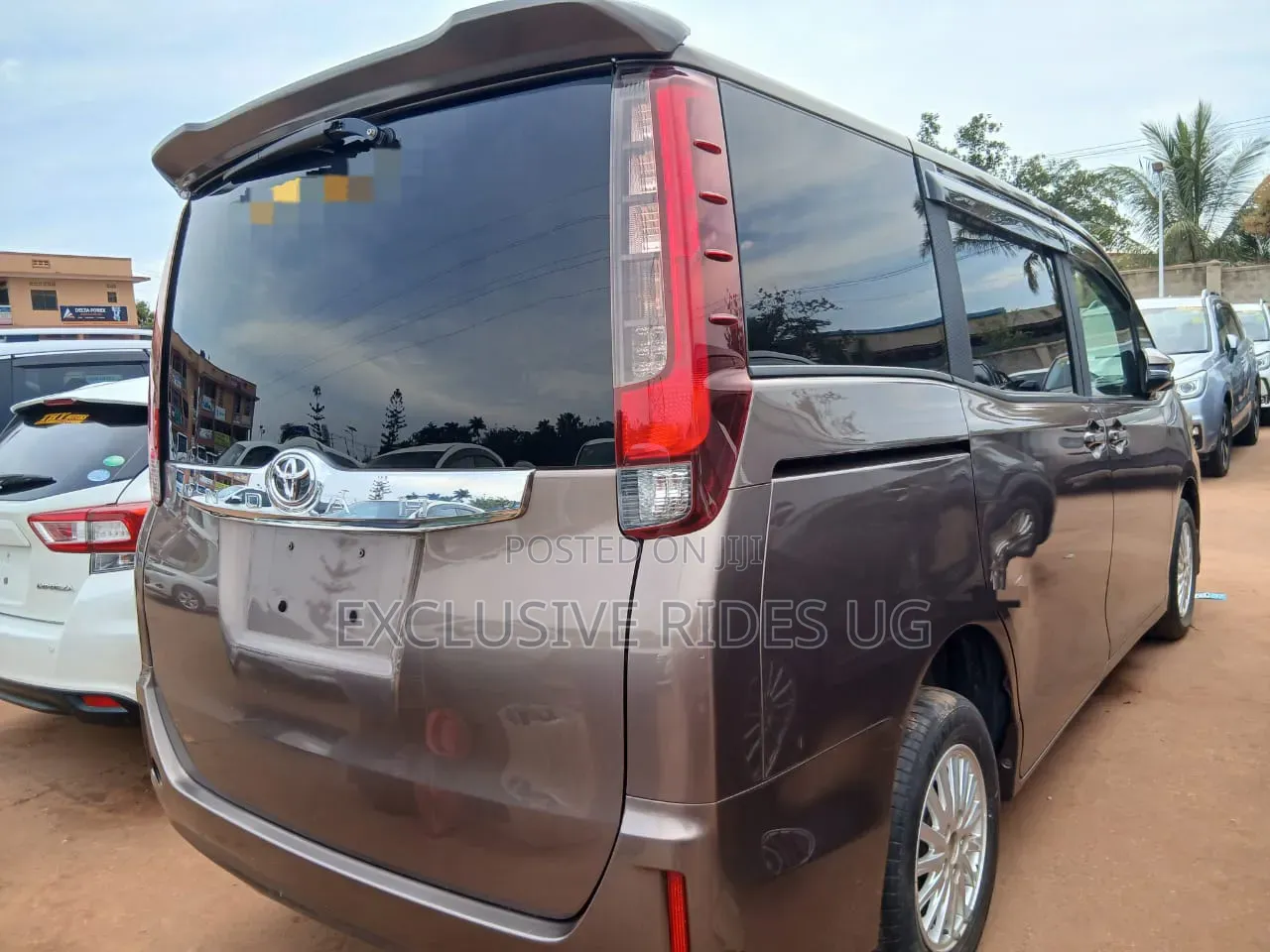 Toyota Noah 2.0 AWD (8 Seater) 2016 Gray