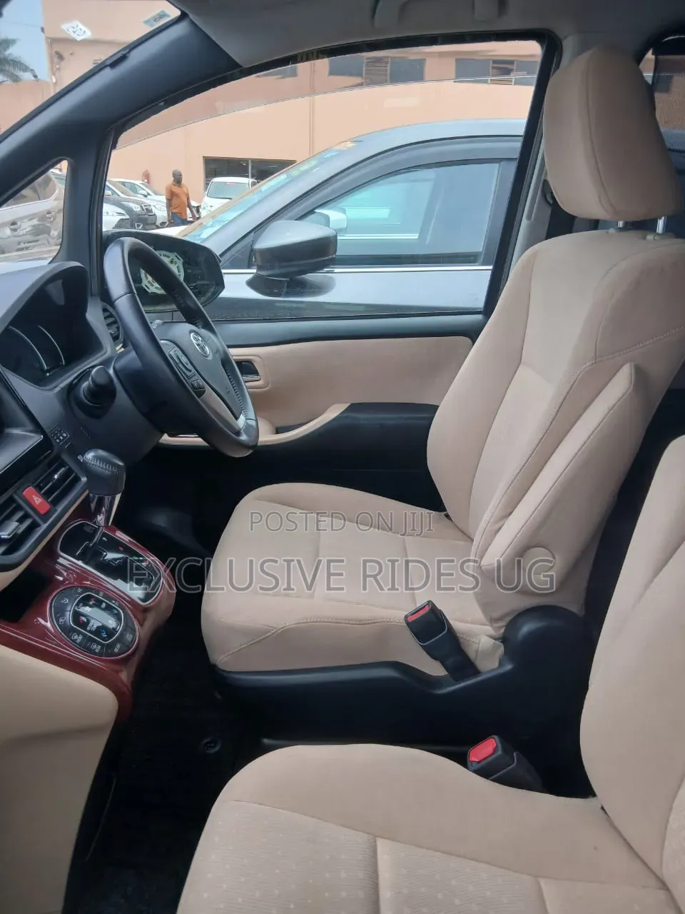Toyota Noah 2.0 AWD (8 Seater) 2016 Gray