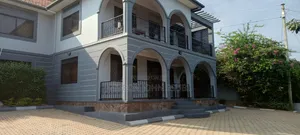 5bdrm Mansion in Muyenga, Makindye for sale