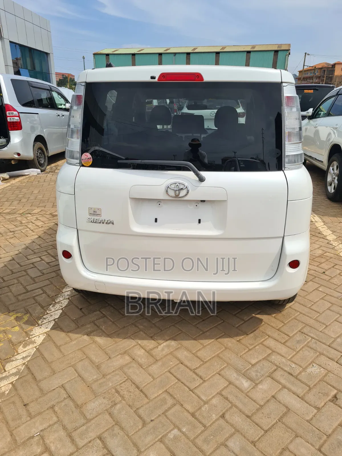 Toyota Sienta 2013 Silver